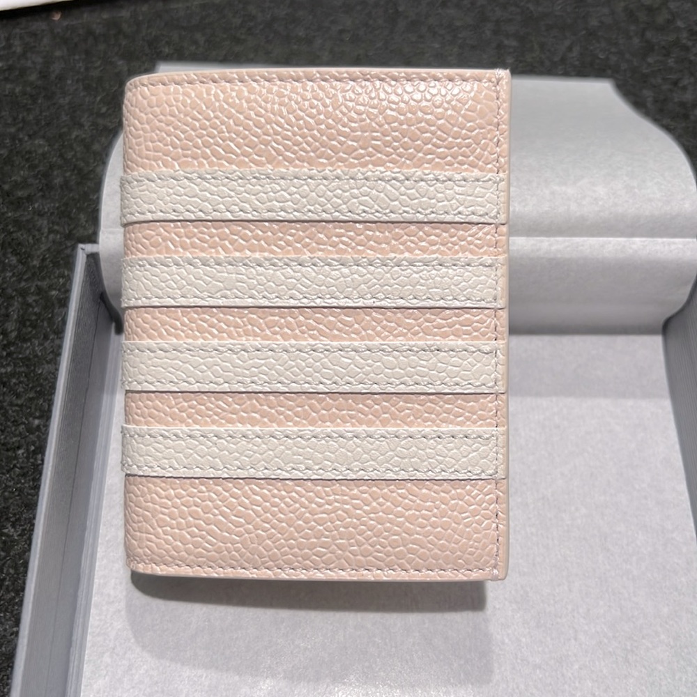 Thom Browne double card holder w/ 4 bar in pebble grain leather， light pink